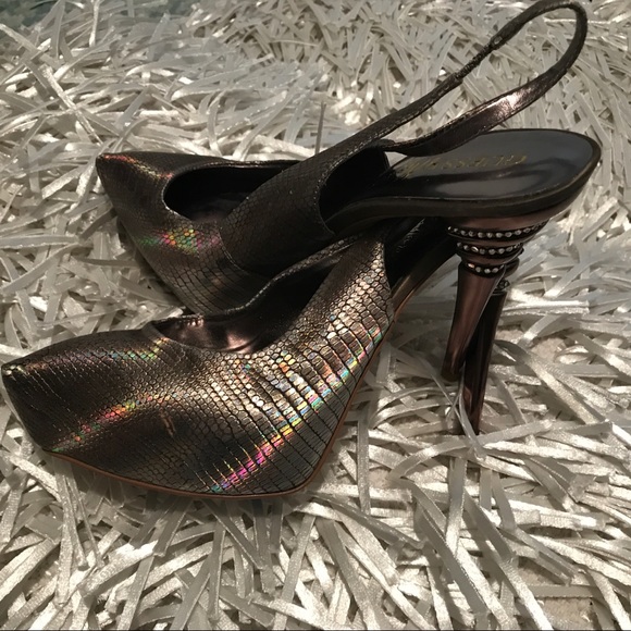 GUESS by Marciano 🌹Simply Gorgeous 🌹 - Picture 5 of 8